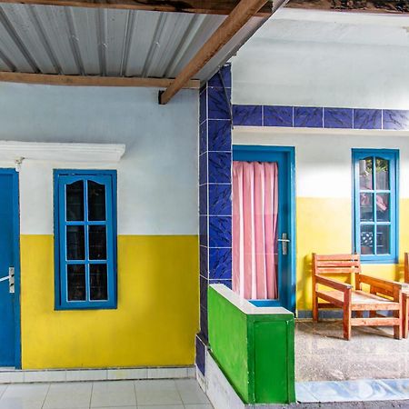 Oyo 93359 Kawi Homestay Praya Exterior foto