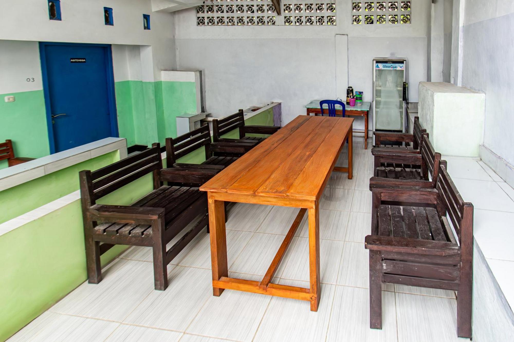 Oyo 93359 Kawi Homestay Praya Exterior foto